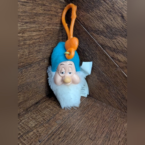 Vintage DISNEY Snow White Lot Of 2 Plush Keychains Sleepy & Happy of 7 dwarfs - Picture 5 of 6